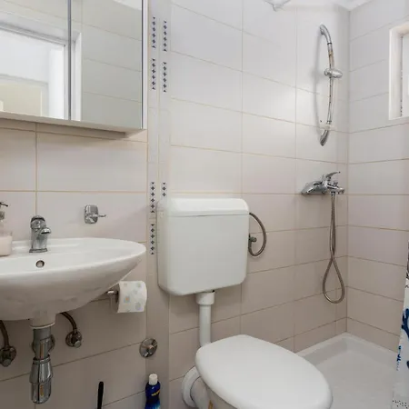 Awesome In With Wifi Apartman Malinska